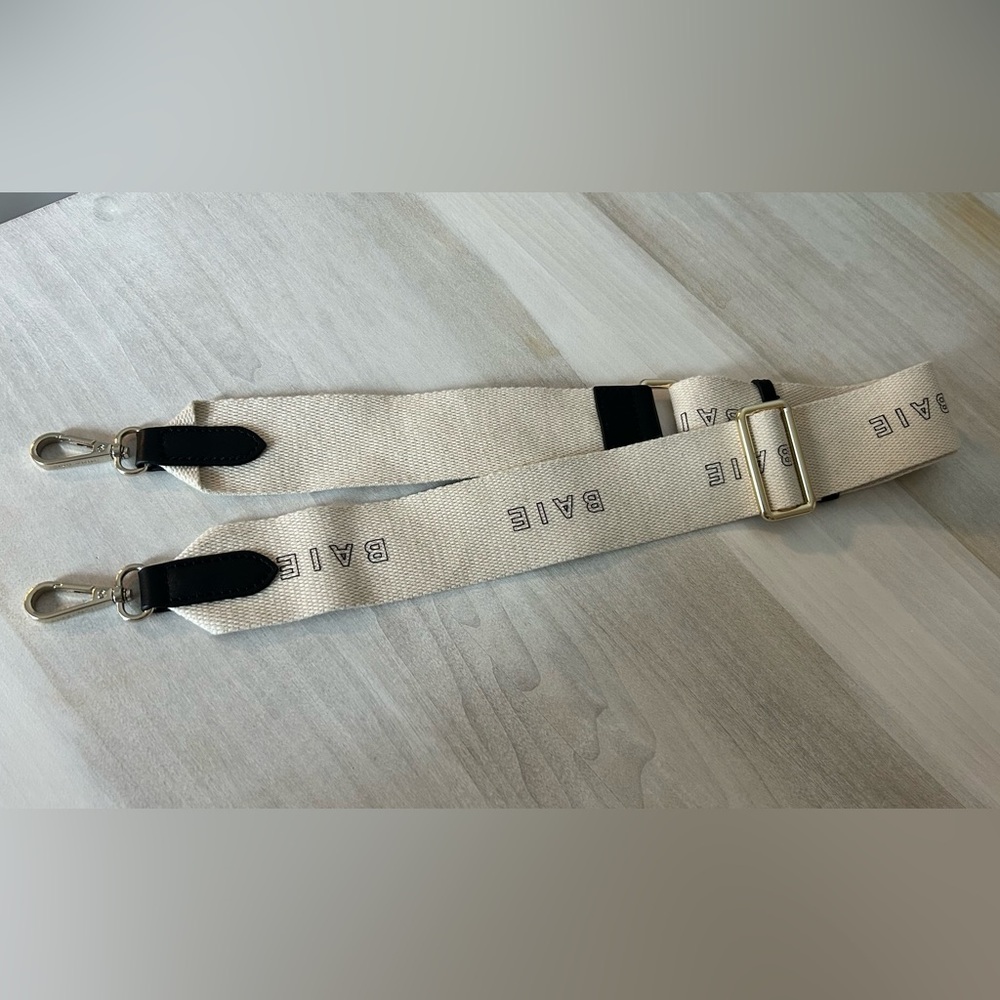 Mina Baie Black and Gold Canvas Strap. EUC.